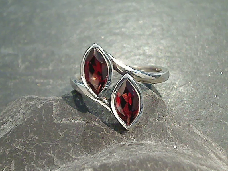 Women’s rings with eternity knot for love -Size 6 Garnet, Sterling Silver Ring