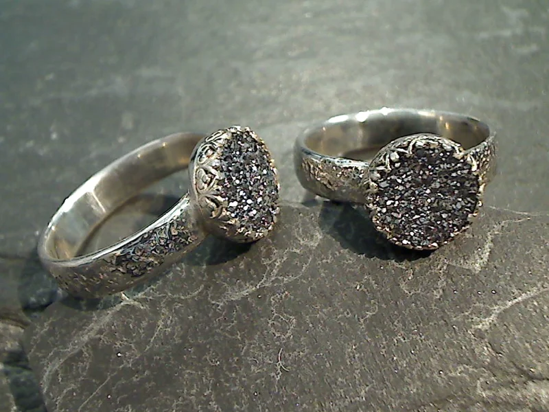 Women’s rings with engraved floral band patterns -Size 10 Druzy Quartz, Sterling Silver Ring