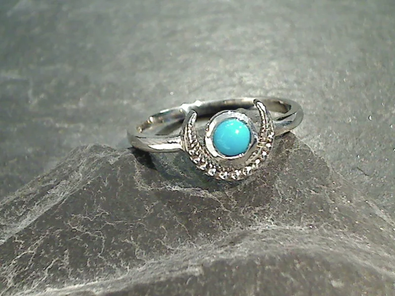 Women’s rings with engraved floral band patterns -Size 5.5 Turquoise, Sterling Silver Ring