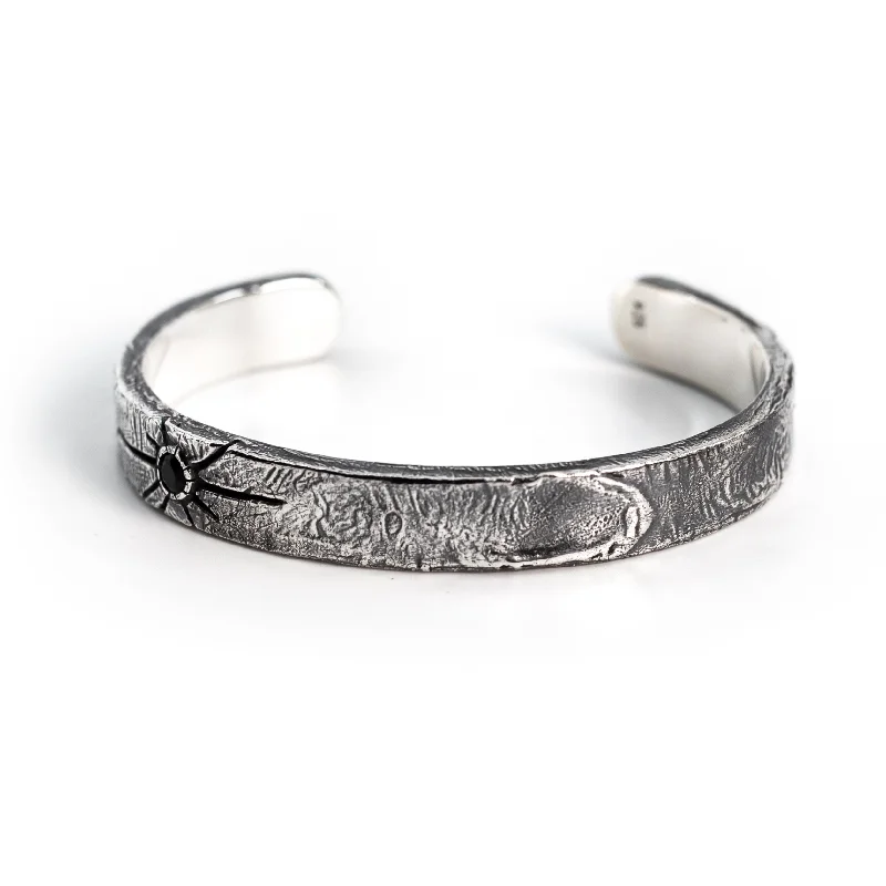 Unique necklaces and pendants with tree of life motifs for nature-inspired elegance-Surya Onyx Cuff